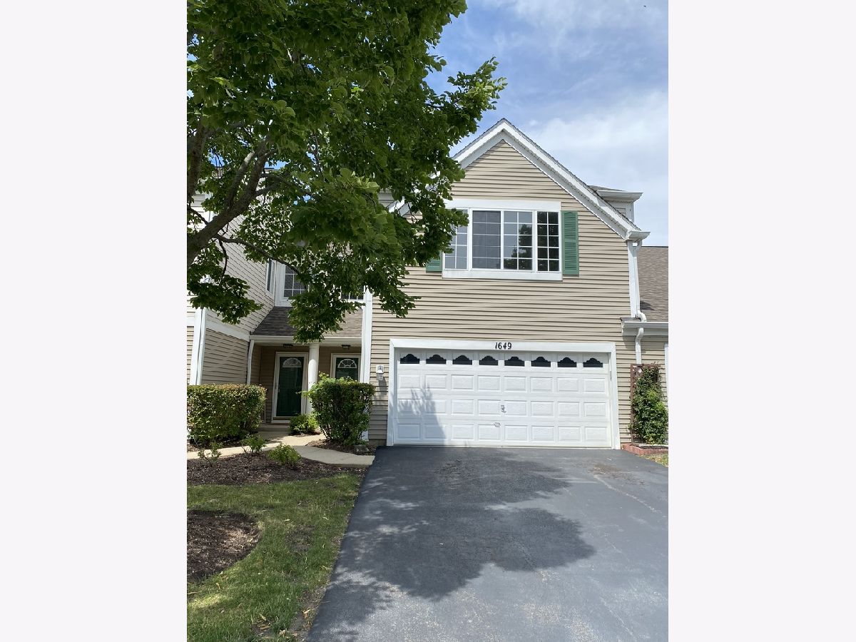 Townhomes & Condos & Homes Rented Amber Grove Bartlett Illinois, 1649 Spaulding