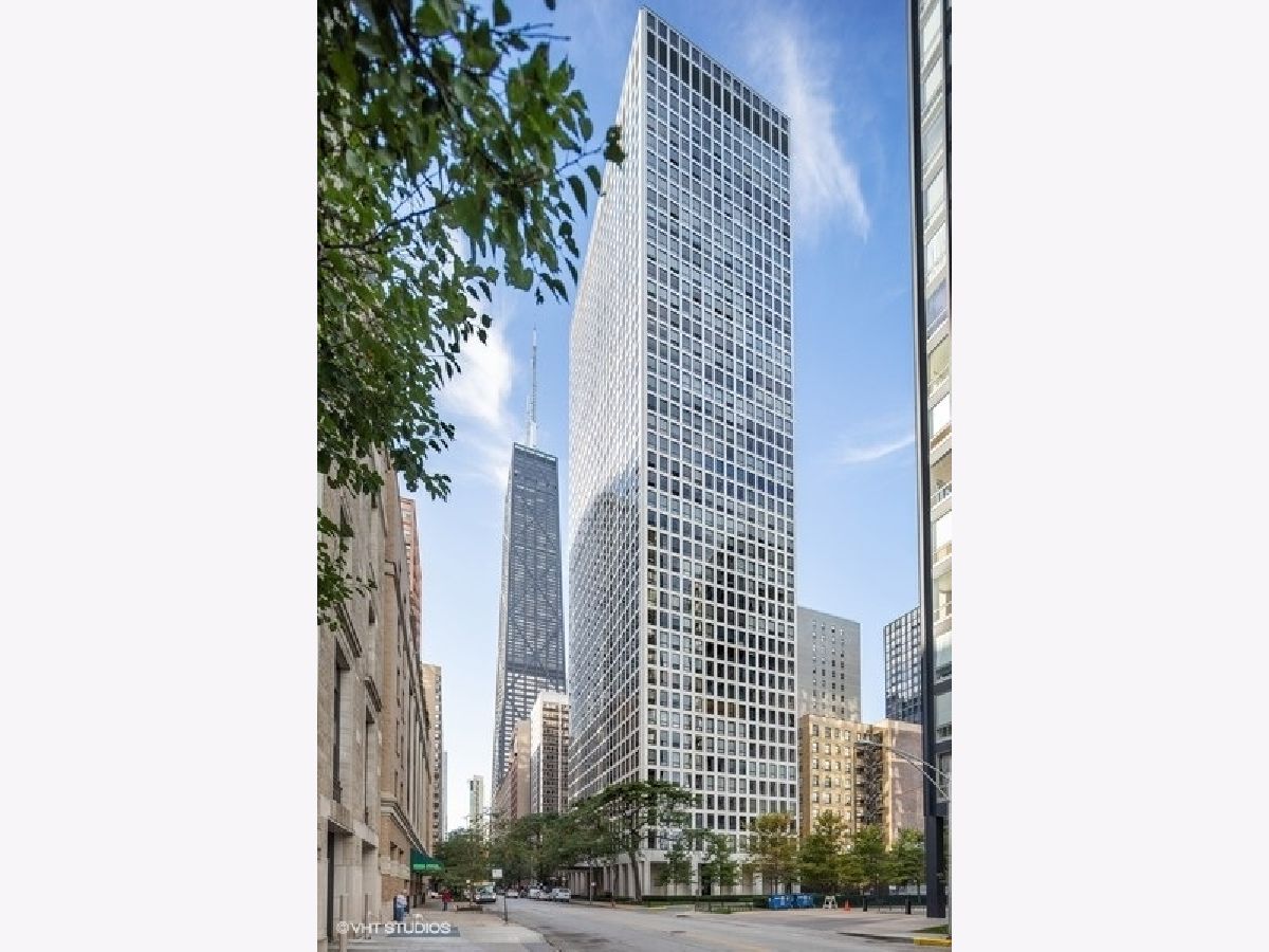 Condominiums Rented Plaza On Dewitt Chicago Illinois, 260 Chestnut