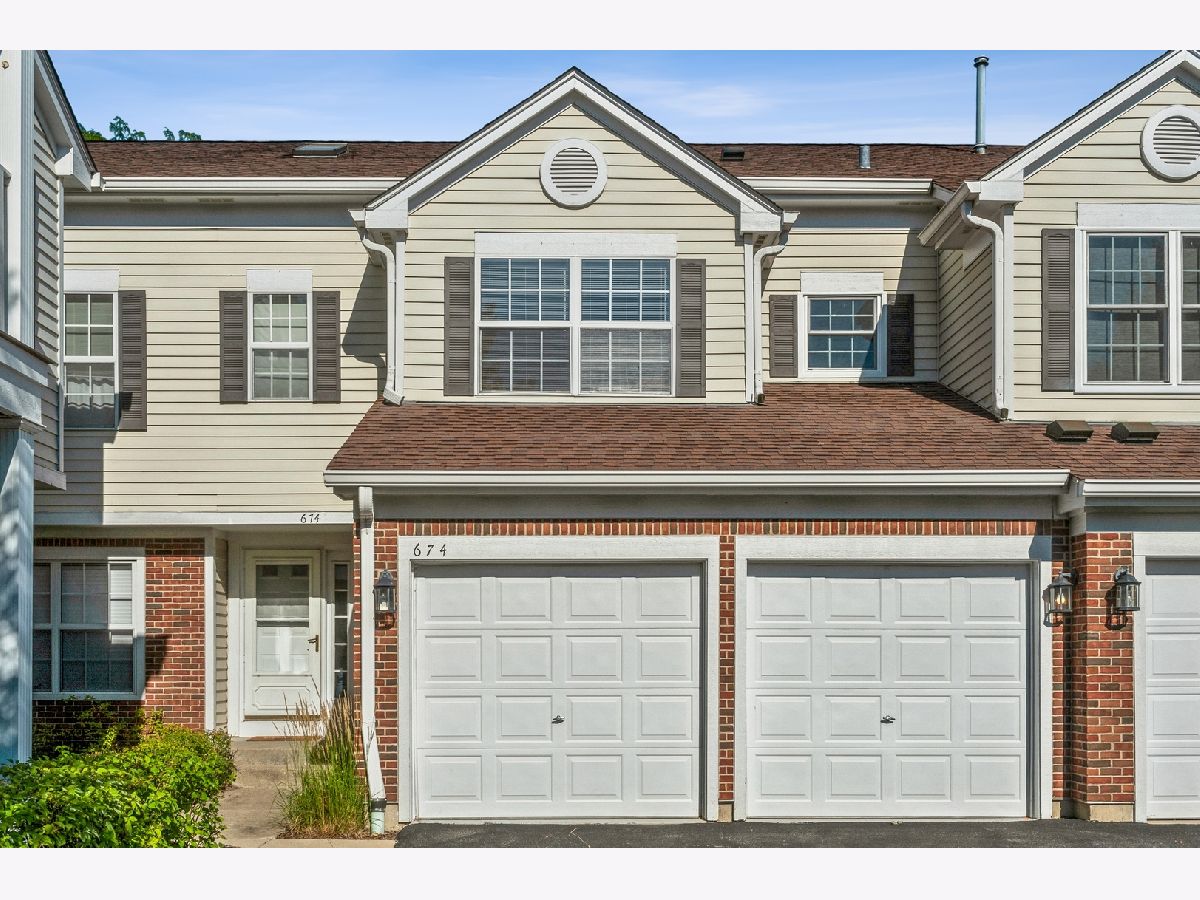 Townhomes & Condos Rented Carriages Of Grosse Pointe Vernon Hills Illinois, 674 Portage