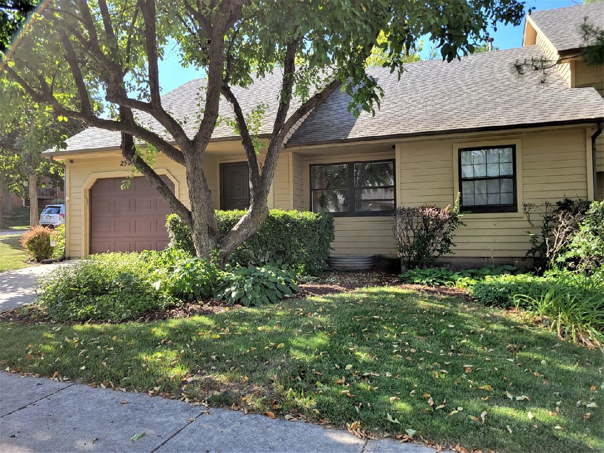 Homes & Townhomes & Condos Sold Highland Springs Elgin Illinois, 2301 Robin