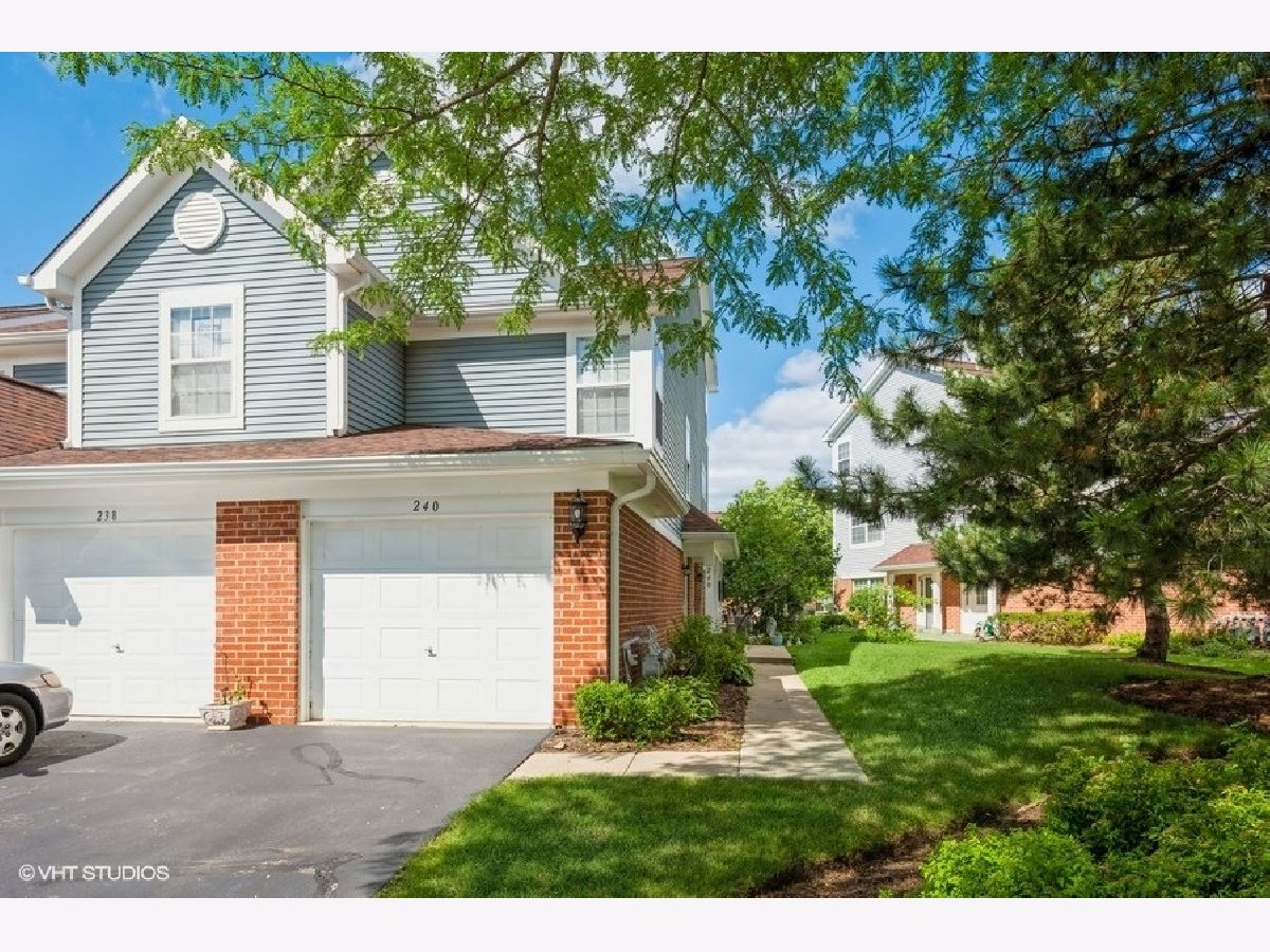 Townhomes Sold Turnberry West Roselle Illinois, 240 Mansfield