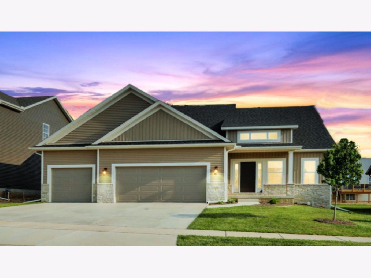 Homes & Condos & Townhomes Sold Sangamon Fields Mahomet Illinois, 605 Isabella