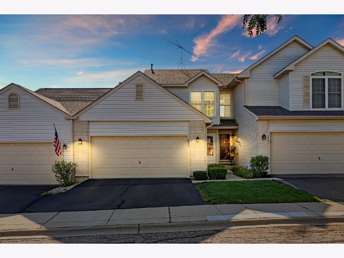Townhomes & Condos Sold Timber Trails Mchenry Illinois, 1823 Magnolia