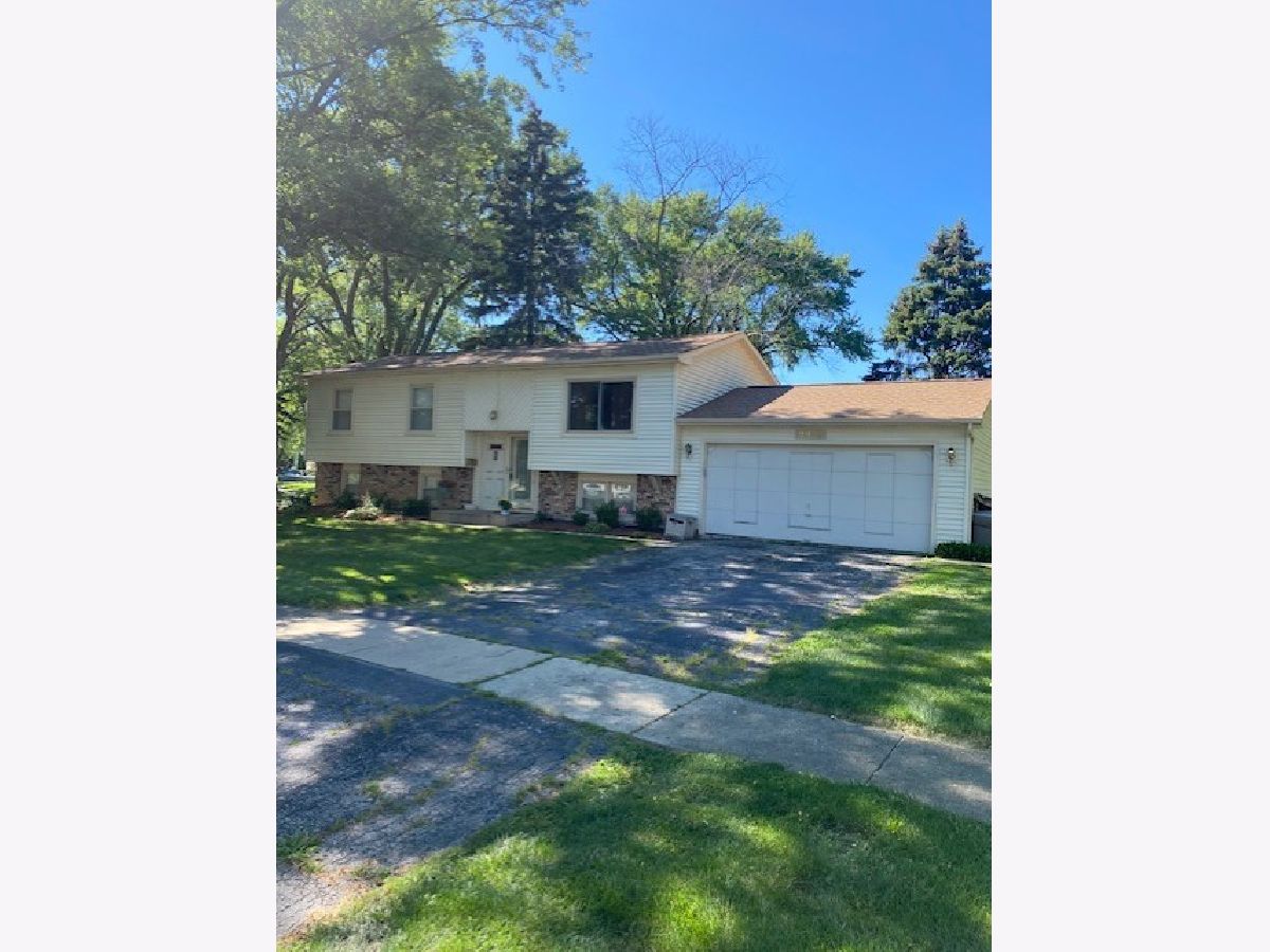 Condominiums & Homes Sold Country Club Woodridge Illinois, 2212 Dalewood