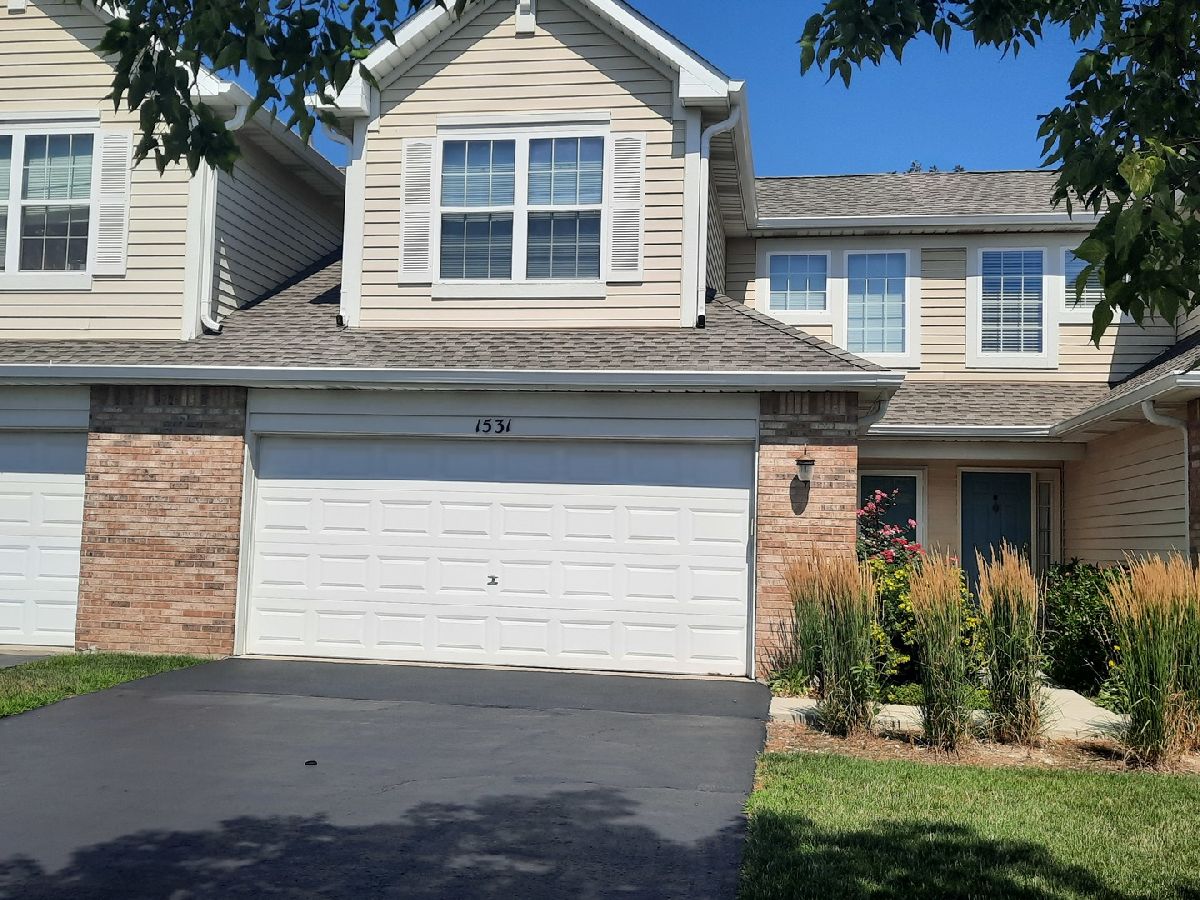 Townhomes Rented Fields Of Cambridge Waukegan Illinois, 1531 Candlestick