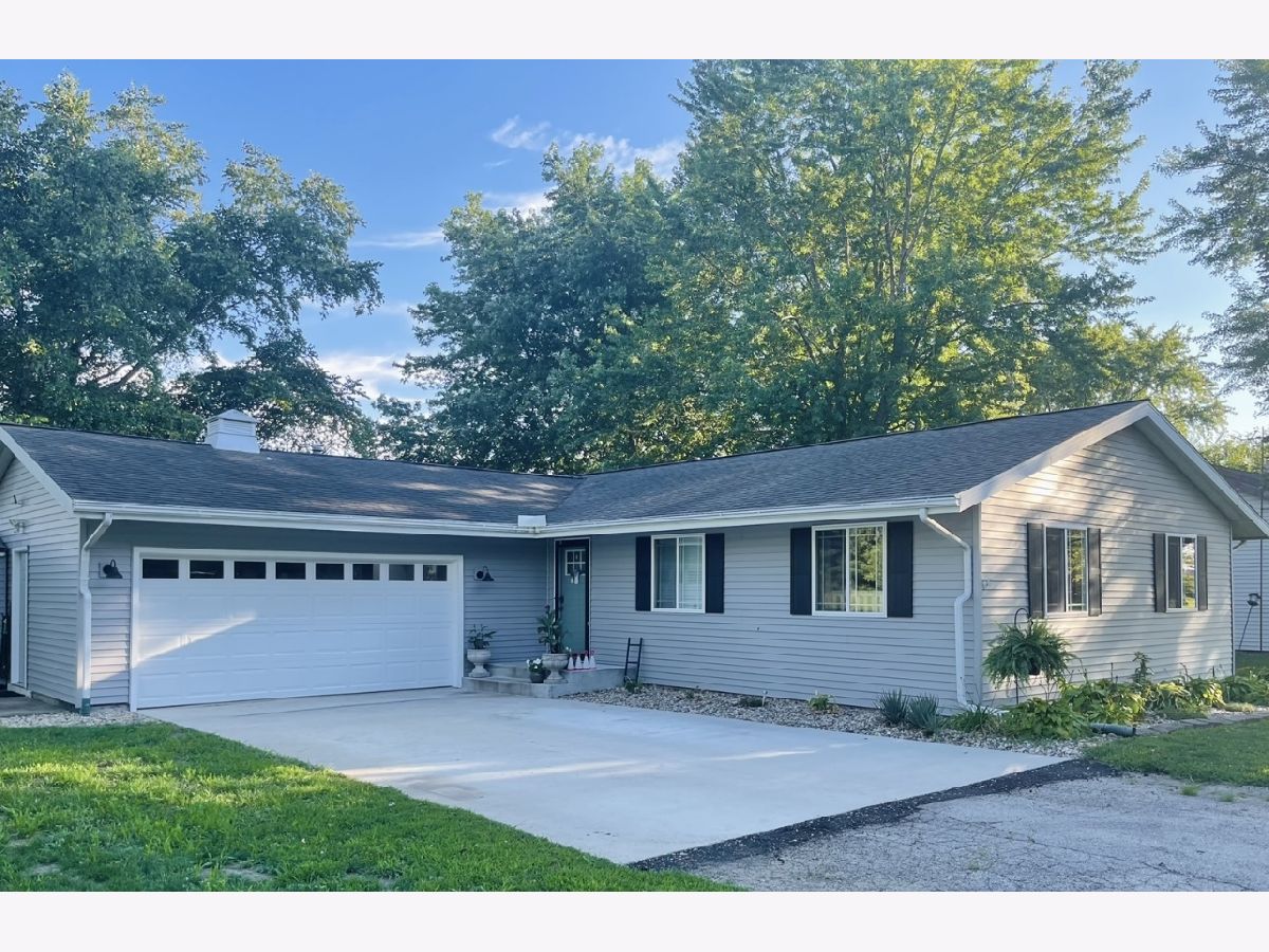 Bayles Lake Loda IL, Homes For Sale & For Rent Sadie Winter Dana Cohen