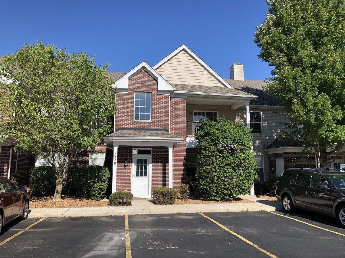 Townhomes & Condos & Homes Rented Walnut Trails Shorewood Illinois, 1920 Parkside