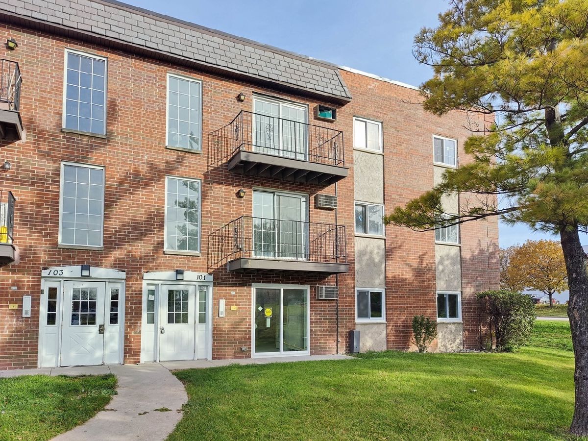 Condominiums Rented Carolshire Carol Stream Illinois, 139 Elk