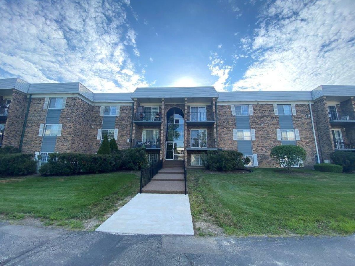 Condominiums Rented Arlington Glen Arlington Heights Illinois, 1619 Windsor