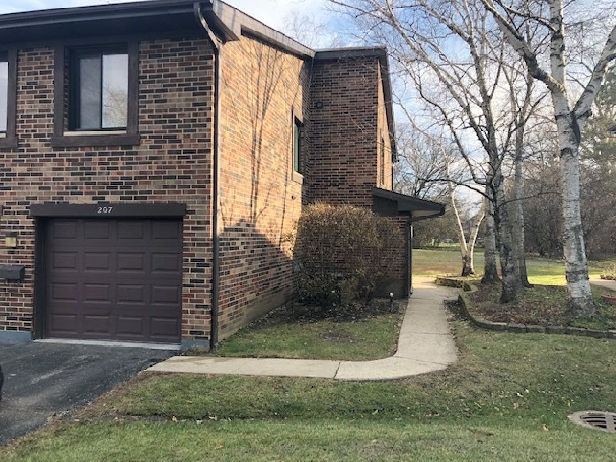 Townhomes & Homes Rented Villas By The Lake Vernon Hills Illinois, 207 Court Of Shorewood