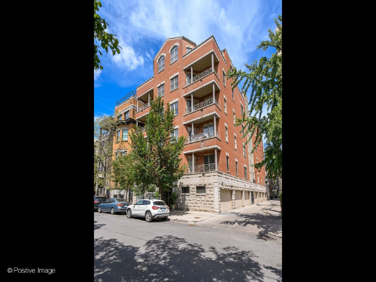Condominiums Sold Oak Street Terrace Chicago Illinois, 120 Oak