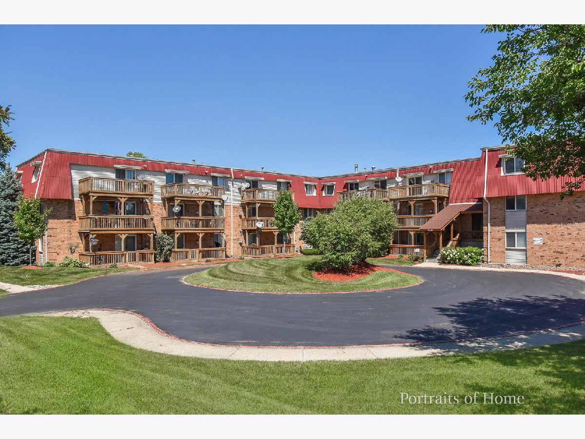 Condominiums Sold Linden Woods Aurora Illinois, 1855 Tall Oaks