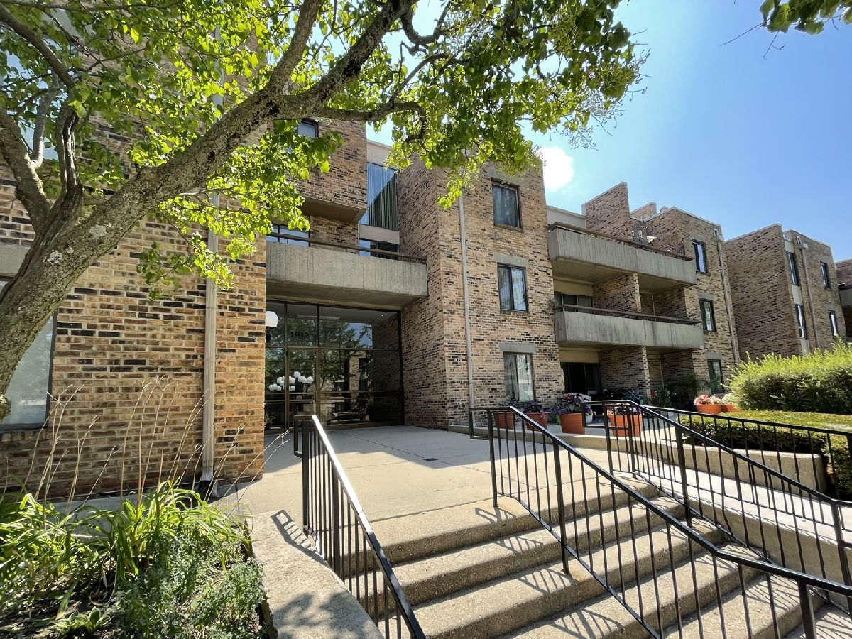Condos & Townhomes Rented Walden Schaumburg Illinois, 1912 Prairie