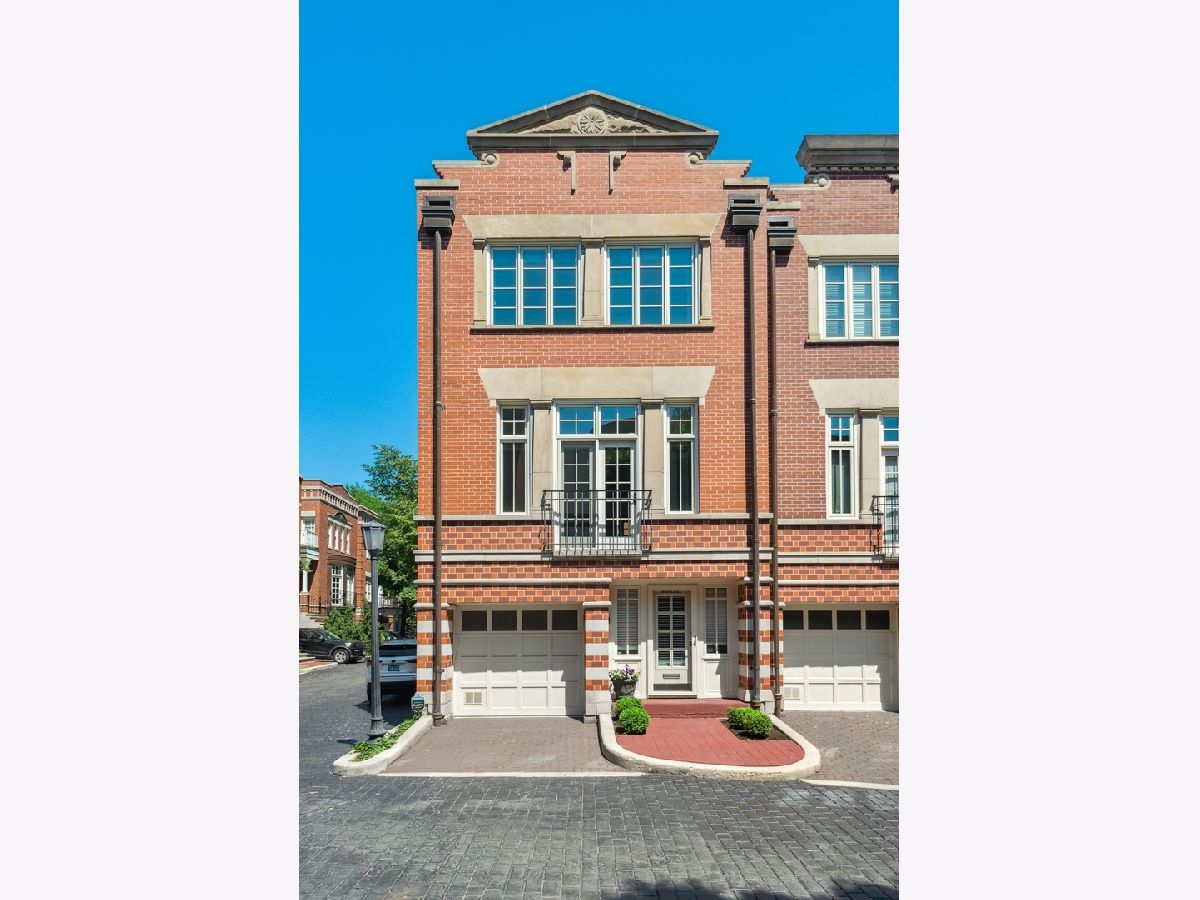 Townhomes & Condos & Homes Sold Embassy Club Chicago Illinois, 2611 Greenview