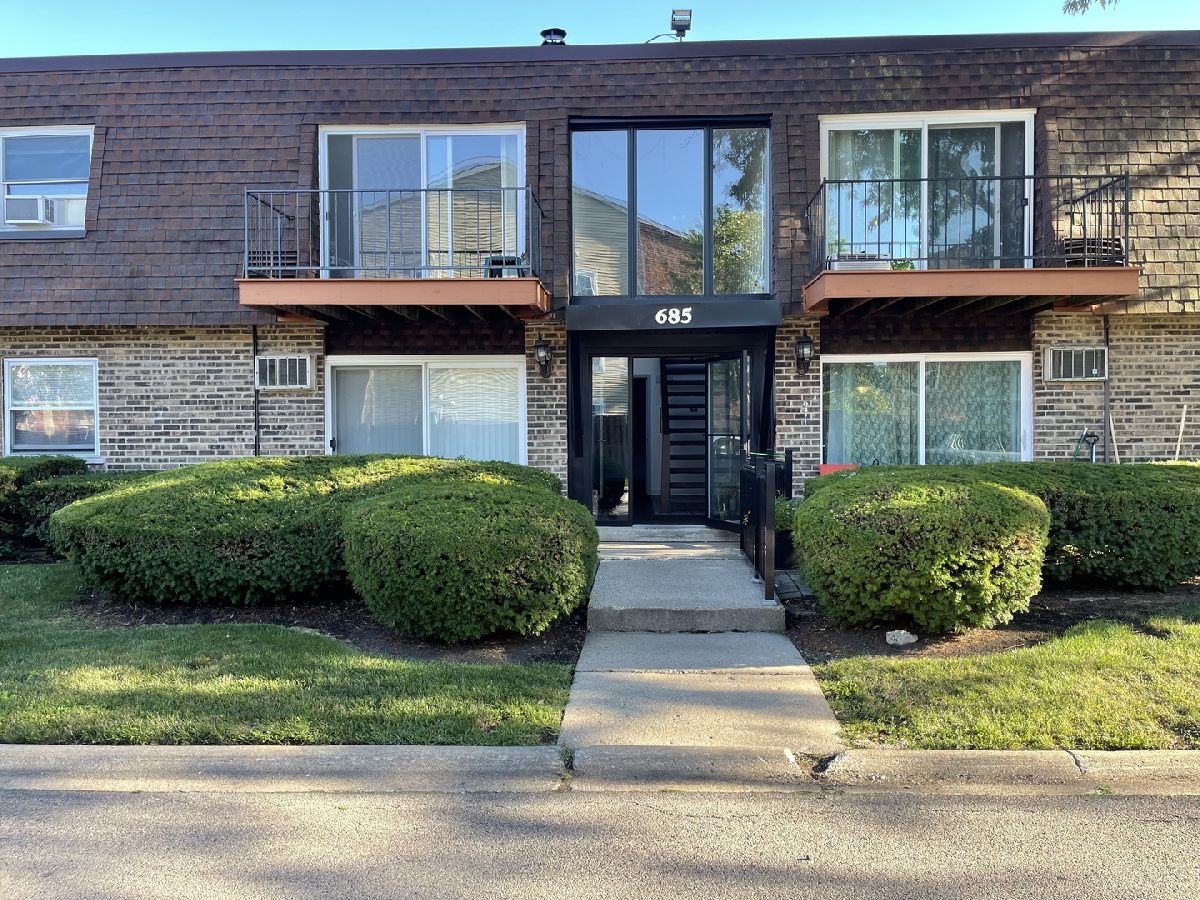 Condominiums Sold Fireside Terrace Buffalo Grove Illinois, 685 Grove