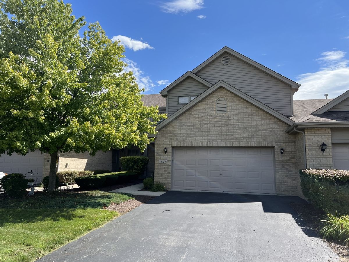 Townhomes & Condos & Homes Rented Long Run Creek Orland Park Illinois, 14137 Sterling