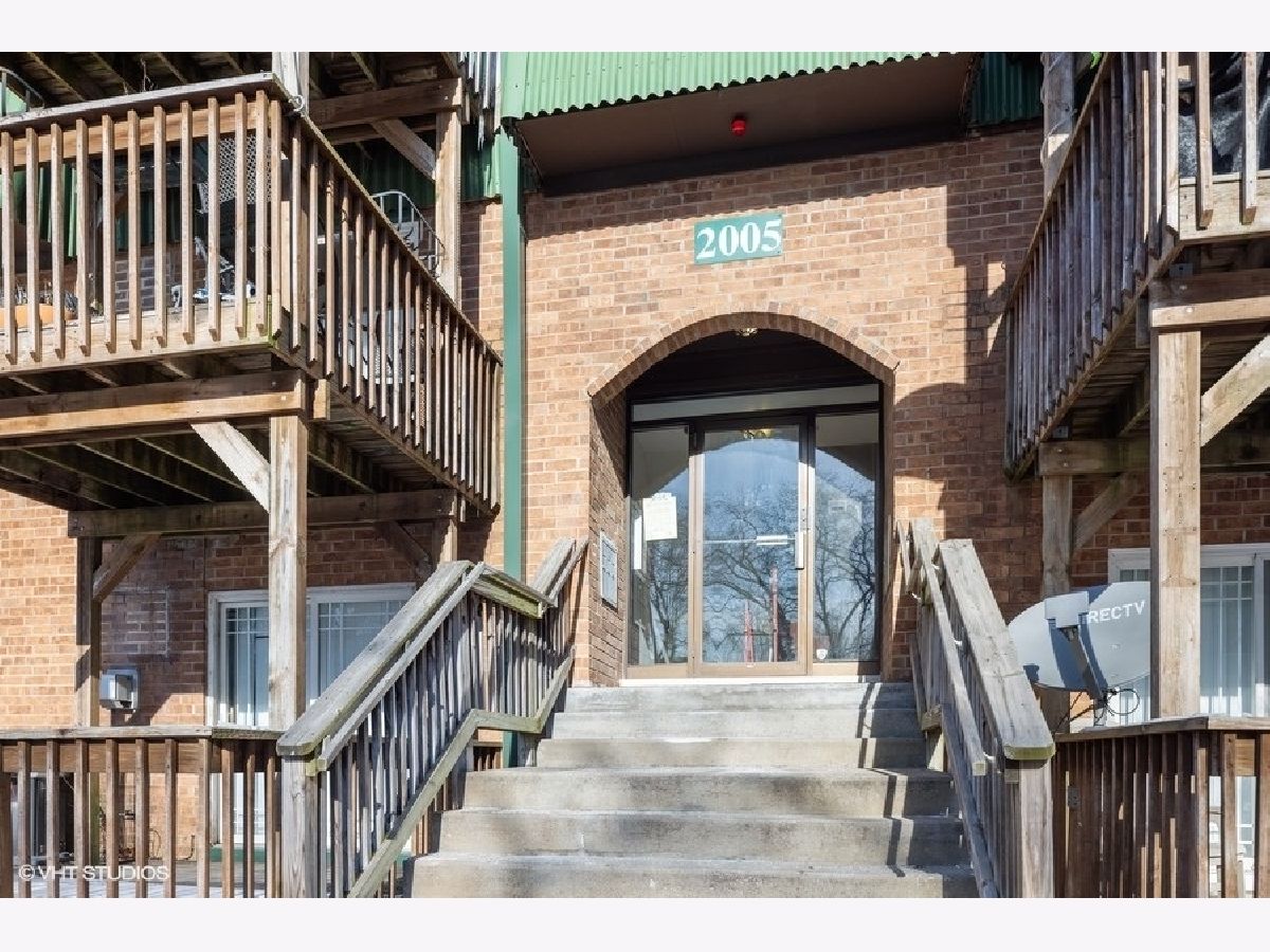 Condominiums Sold Walden Woods Aurora Illinois, 2005 Tall Oaks