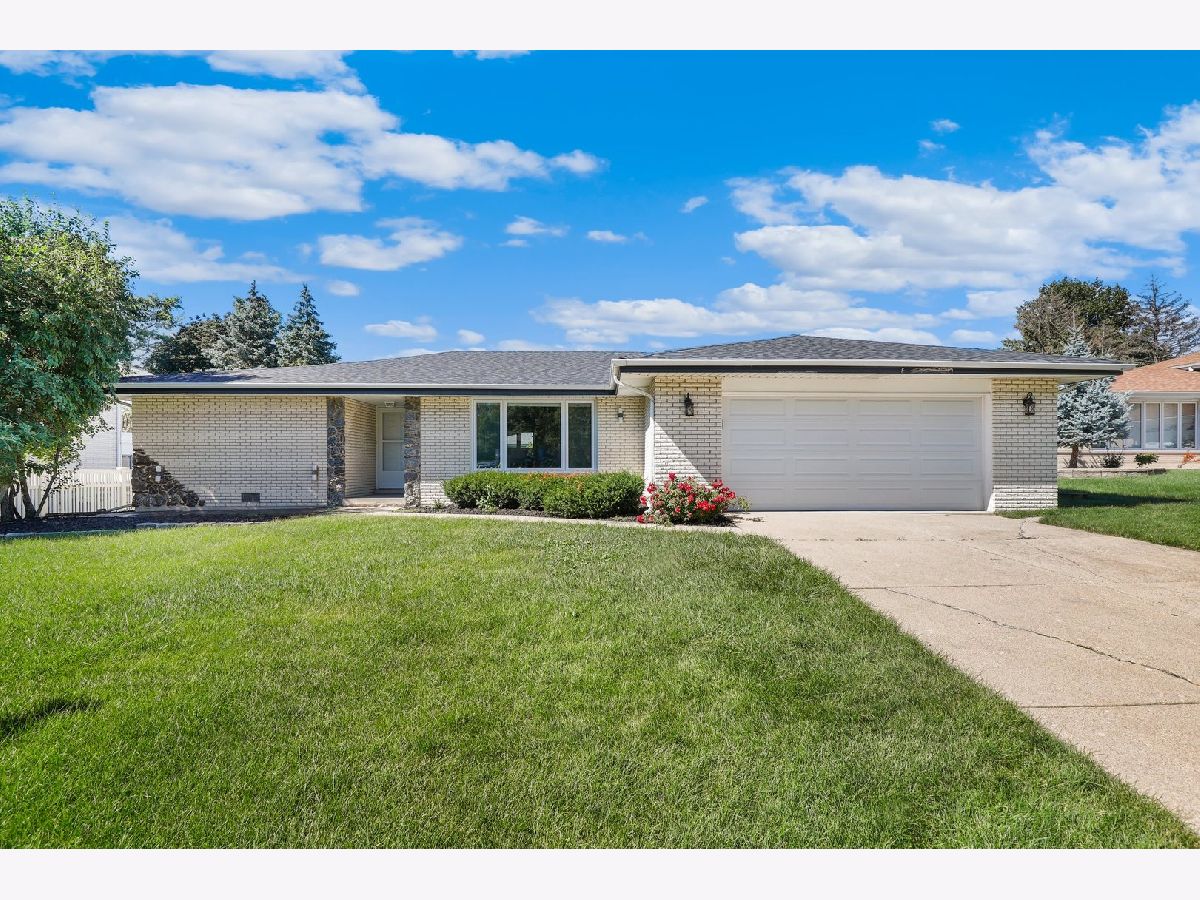 Homes Sold Villa West Orland Park Illinois, 8528 Pine