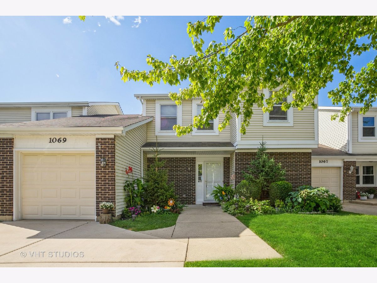 Townhomes Sold Colony Lake Schaumburg Illinois, 1069 Colony Lake