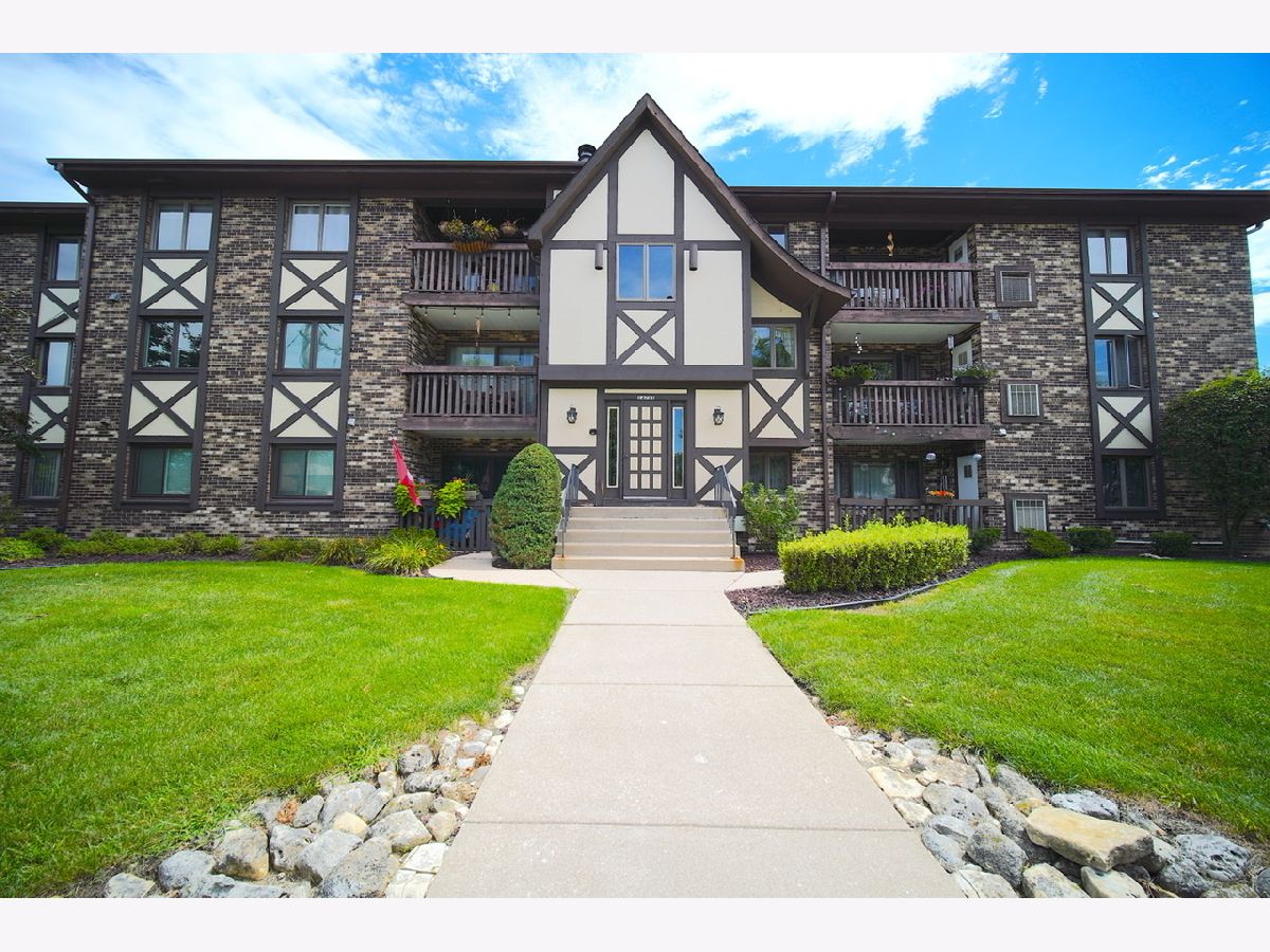 Condominiums Sold Regal Place Crestwood Illinois, 13751 Lamon