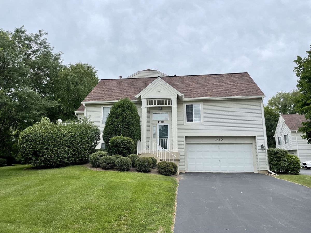 Townhomes & Condos & Homes Rented Cambria Cary Illinois, 1440 New Haven