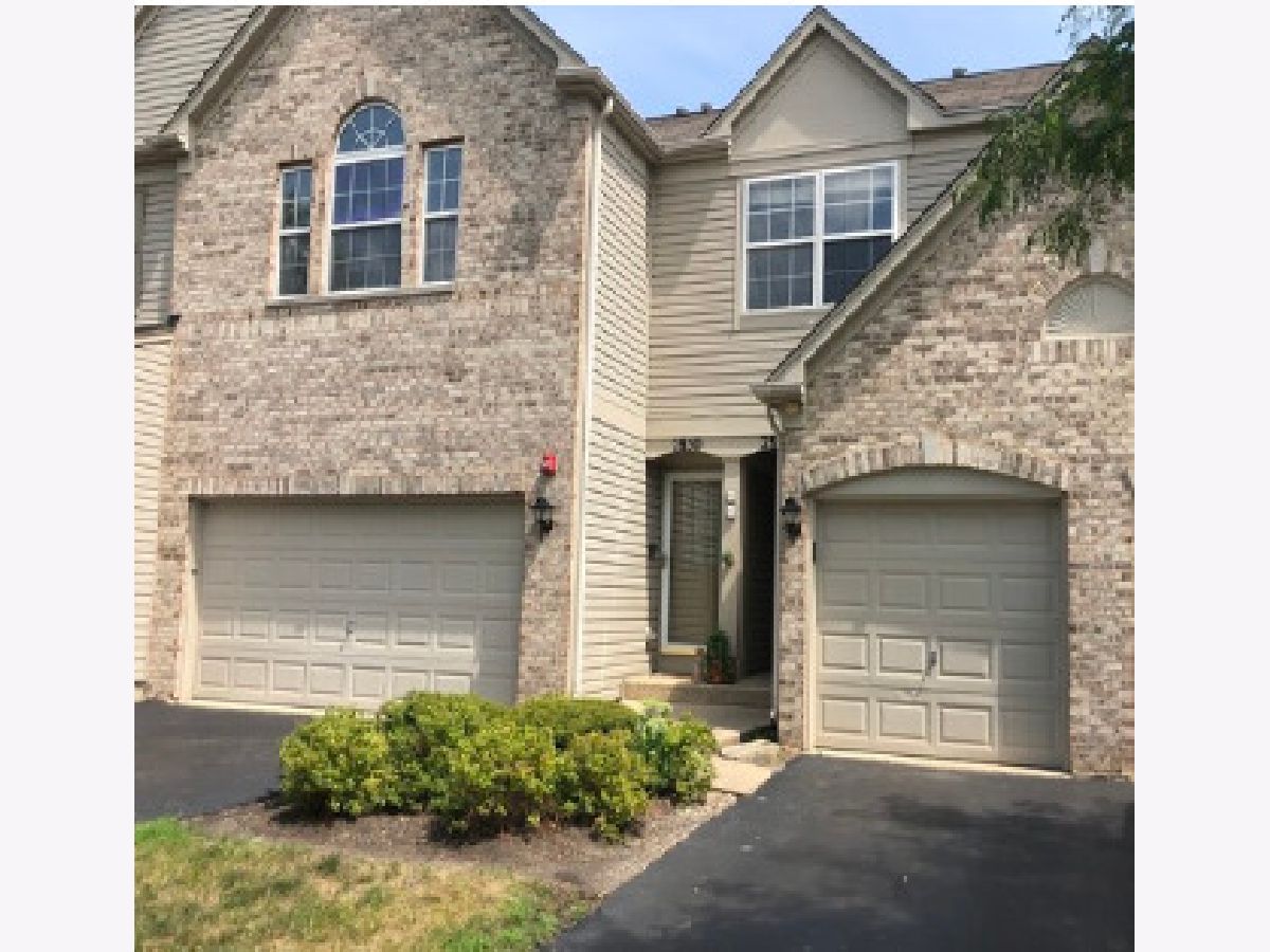 Townhomes & Condos Rented Stonewater Naperville Illinois, 2852 Stonewater