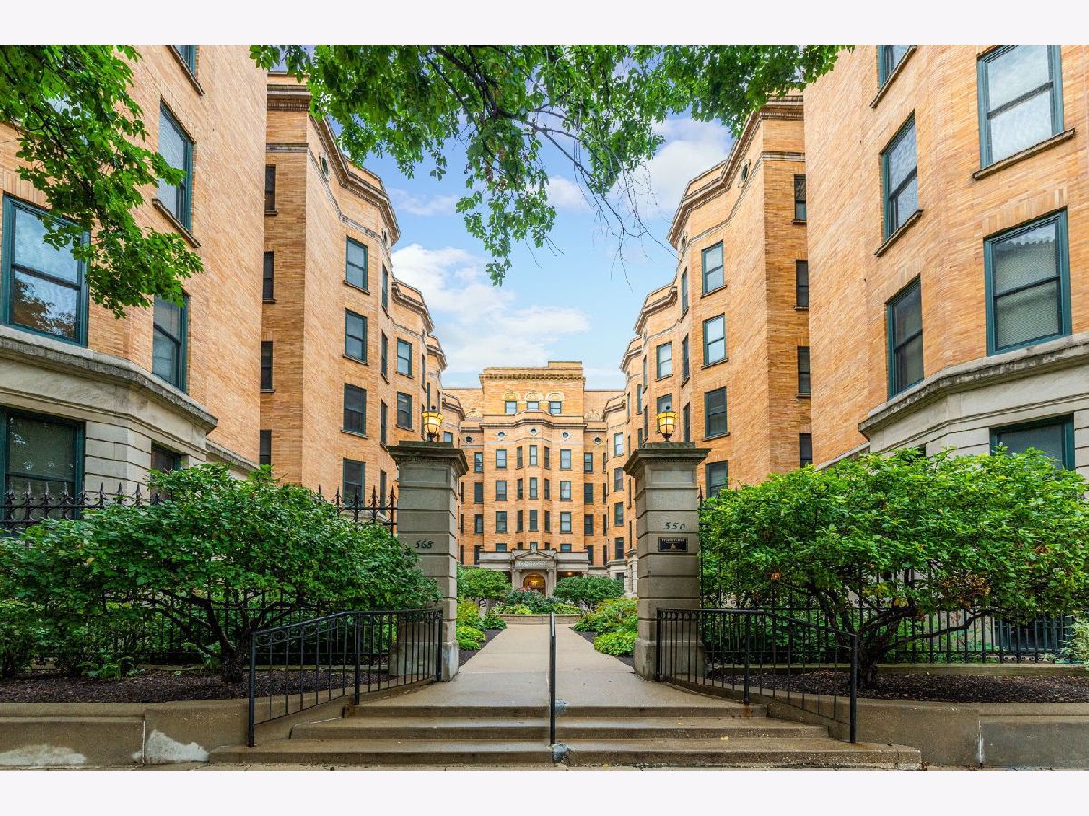 Condominiums Sold Commodore Chicago Illinois, 550 Surf