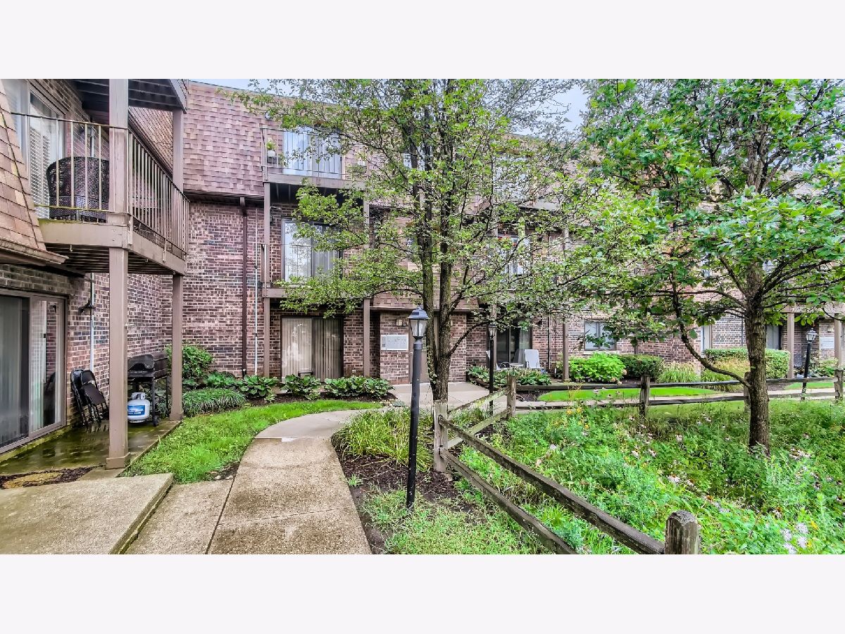 Condominiums Sold Hidden Valley Lombard Illinois, 1406 Fairfield