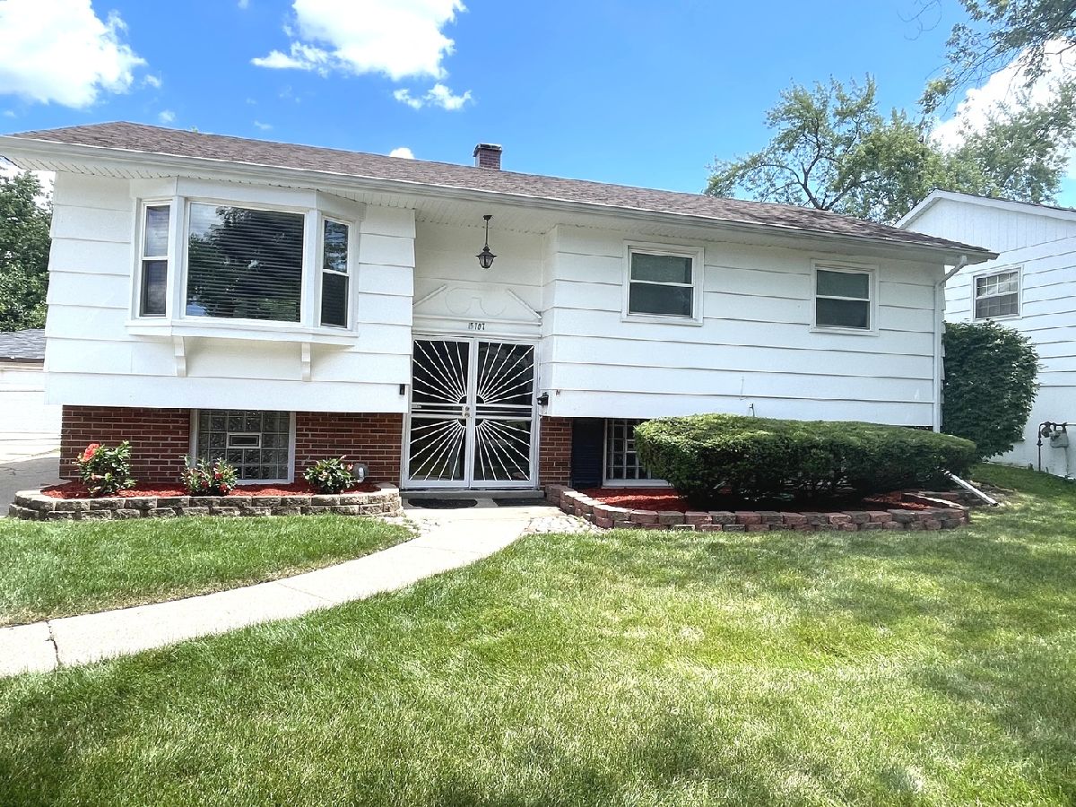Homes Sold Winona Terrace South Holland Illinois, 15707 Woodlawn East