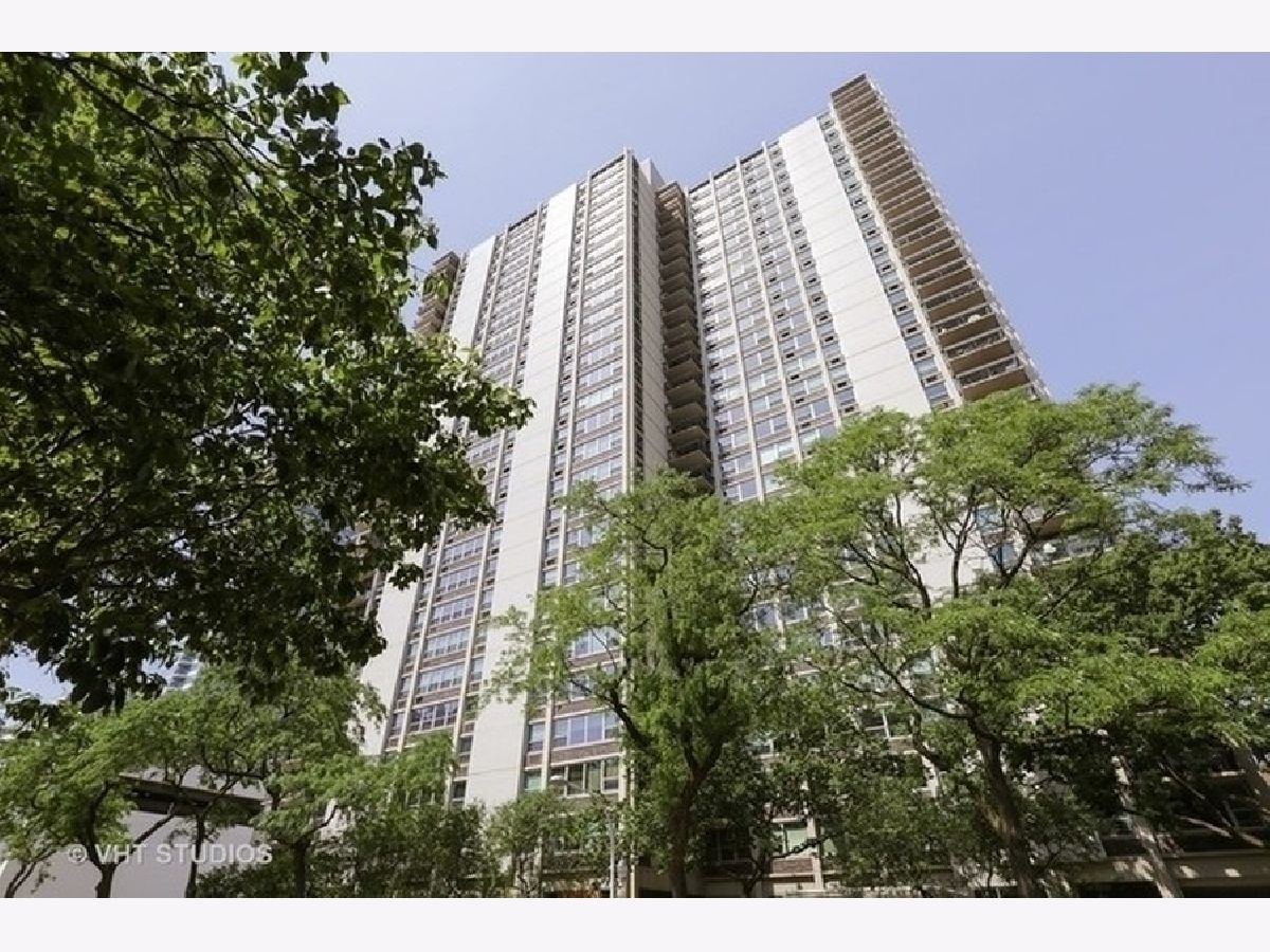 Condominiums Rented Eliot House Chicago Illinois, 1255 Sandburg