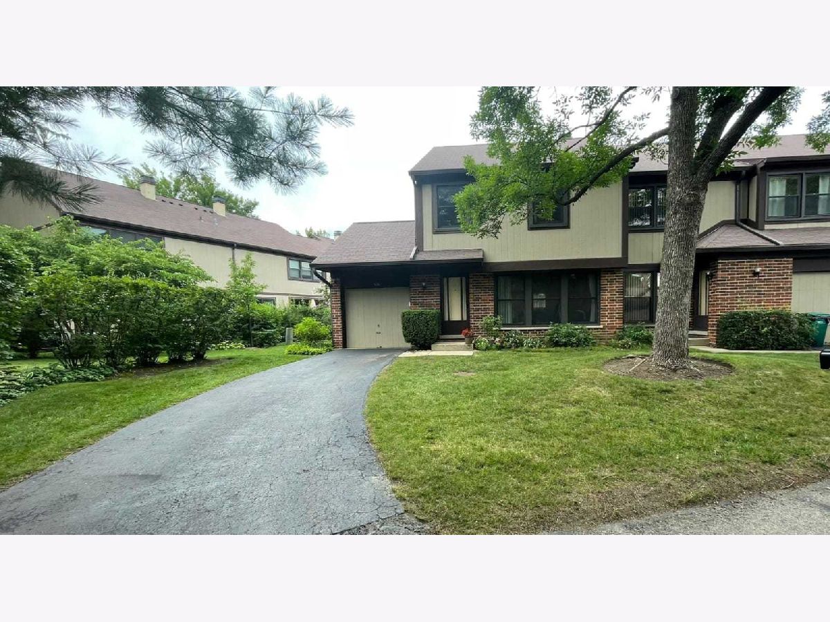Townhomes Rented Shadowbend Wheeling Illinois, 310 Partridge