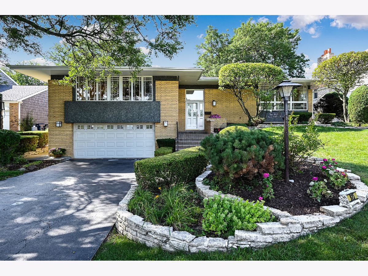 Homes & Condos & Townhomes Sold Ridgewood Western Springs Illinois, 925 Lawn