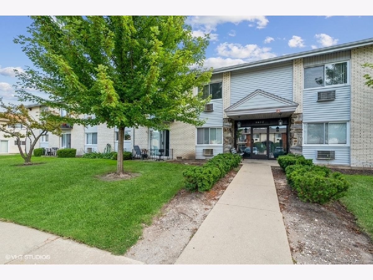 Courtland Square Des Plaines IL, Condominiums For Sale & For Rent