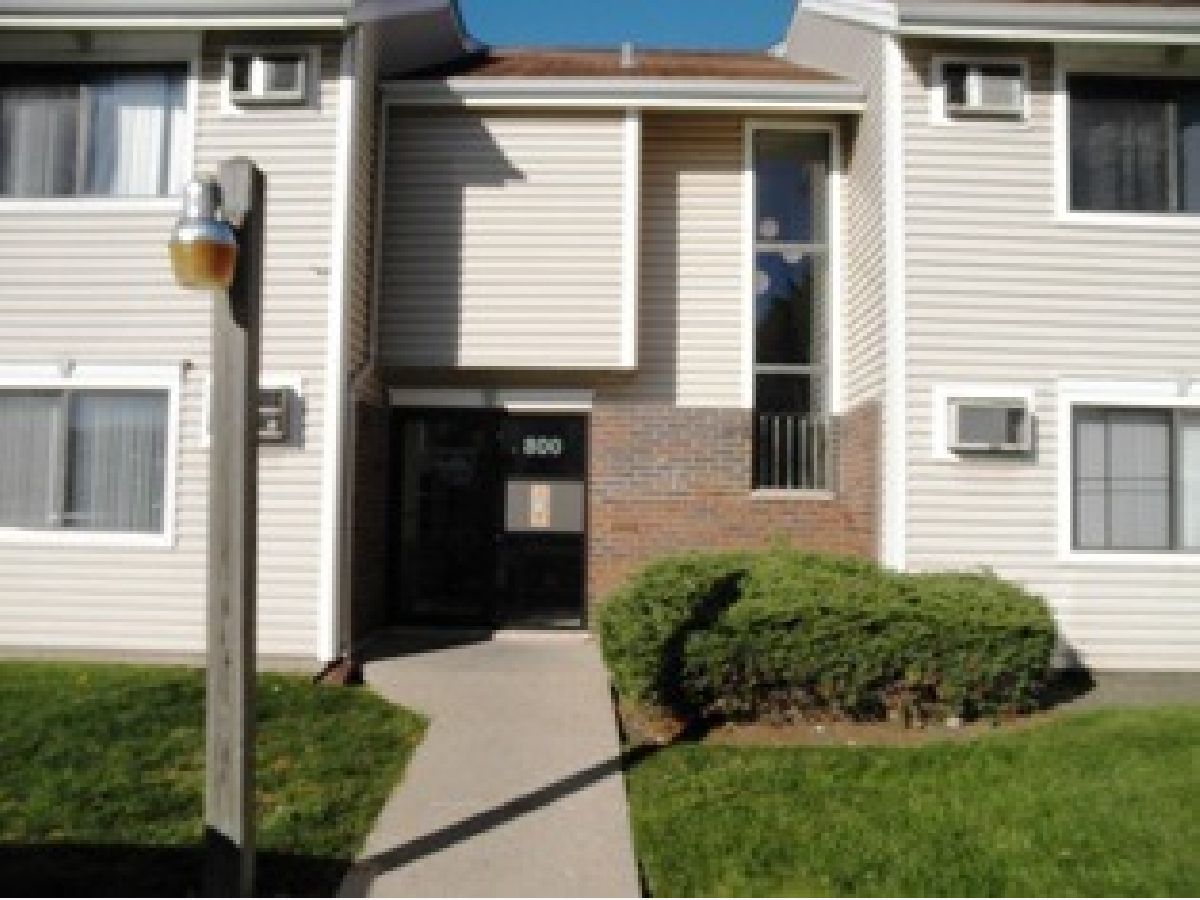 Condos & Townhomes Rented Runaway Bay Palatine Illinois, 800 Bayside