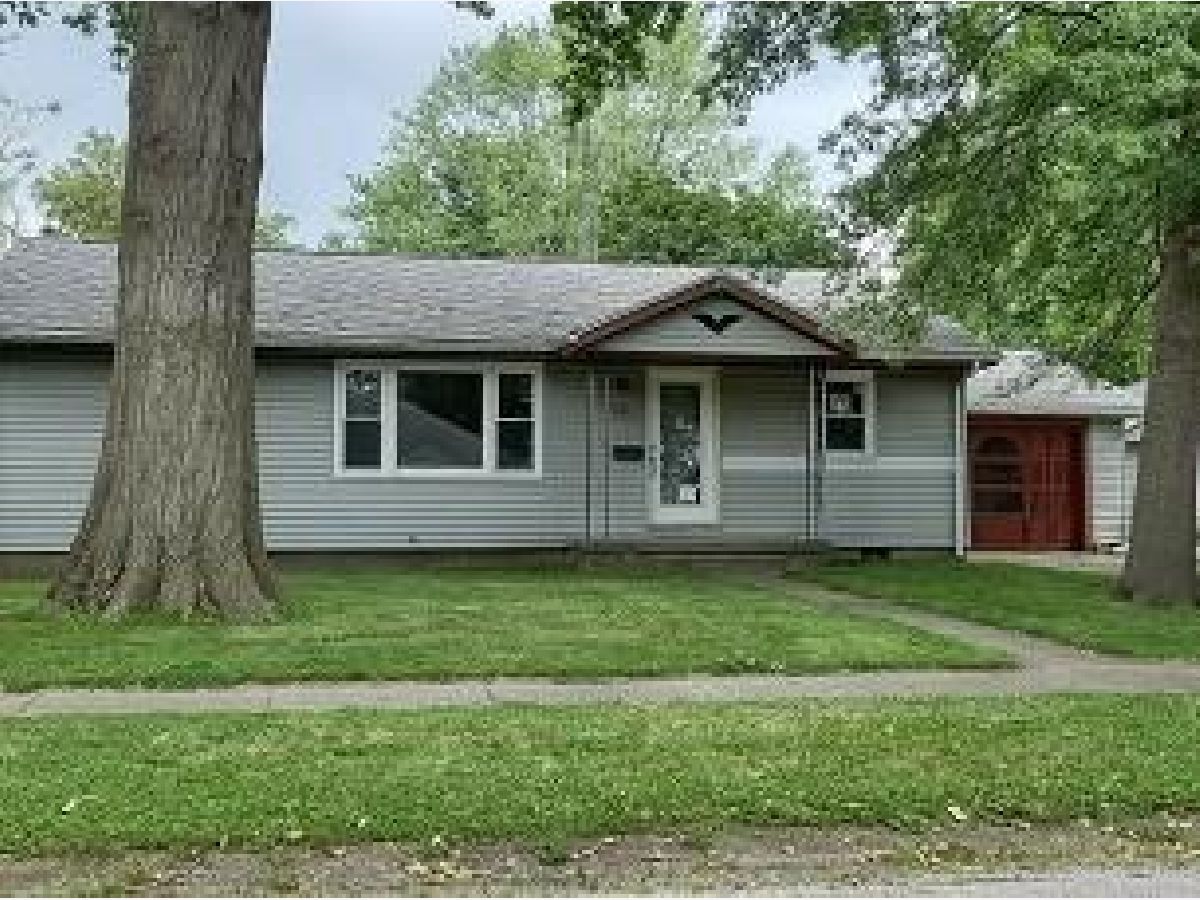  Sold Sullivan , 823 Sunset