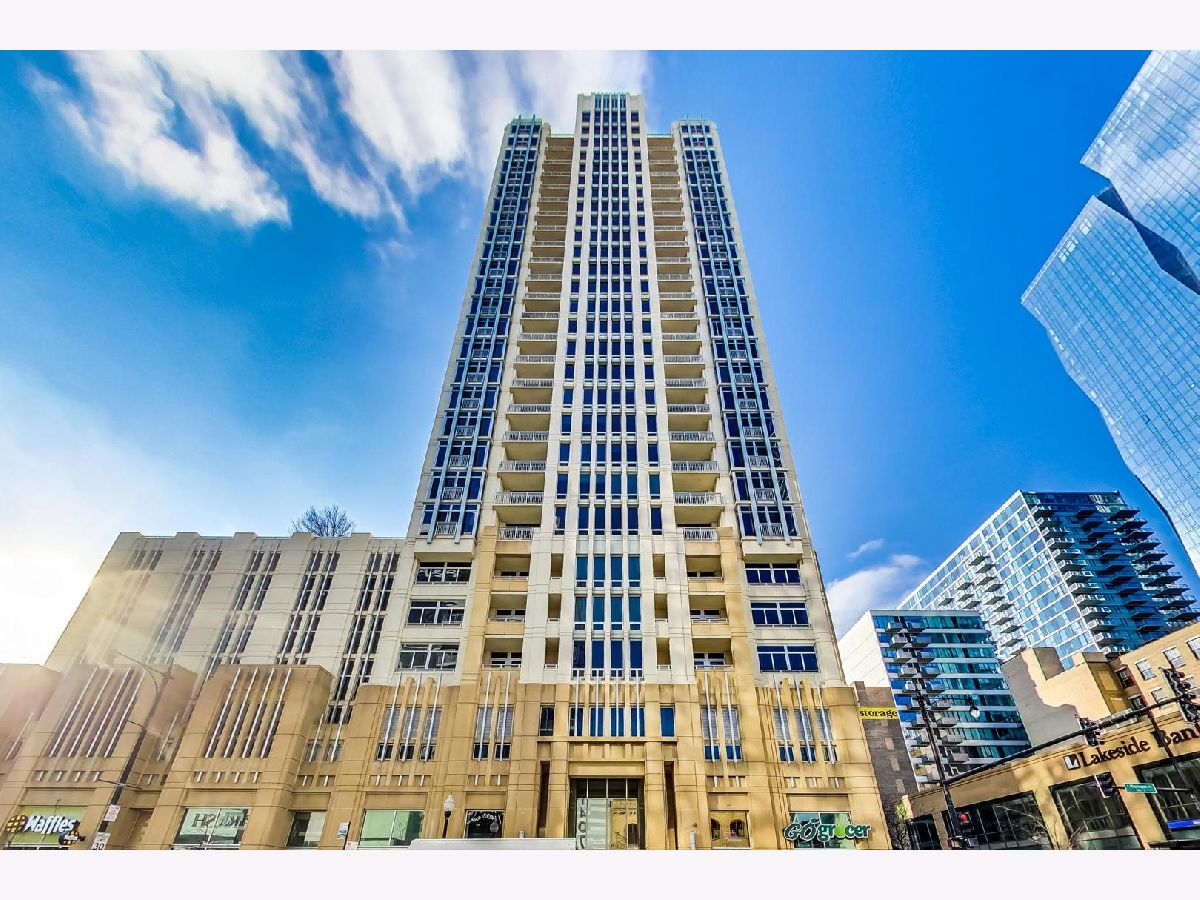 Condominiums Sold Michigan Avenue Towers Chicago Illinois, 1400 Michigan