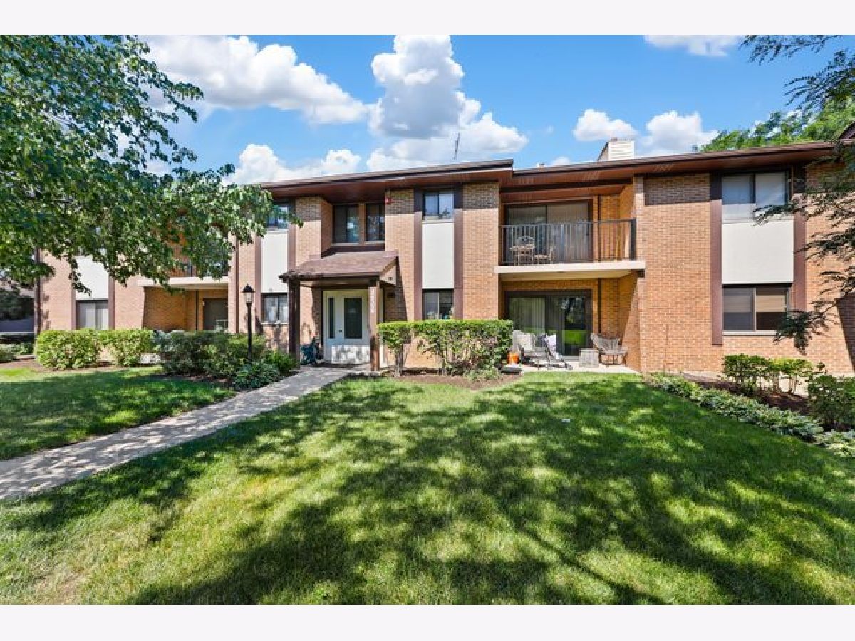 Condos & Townhomes Sold Piers Woodridge Illinois, 8206 Piers