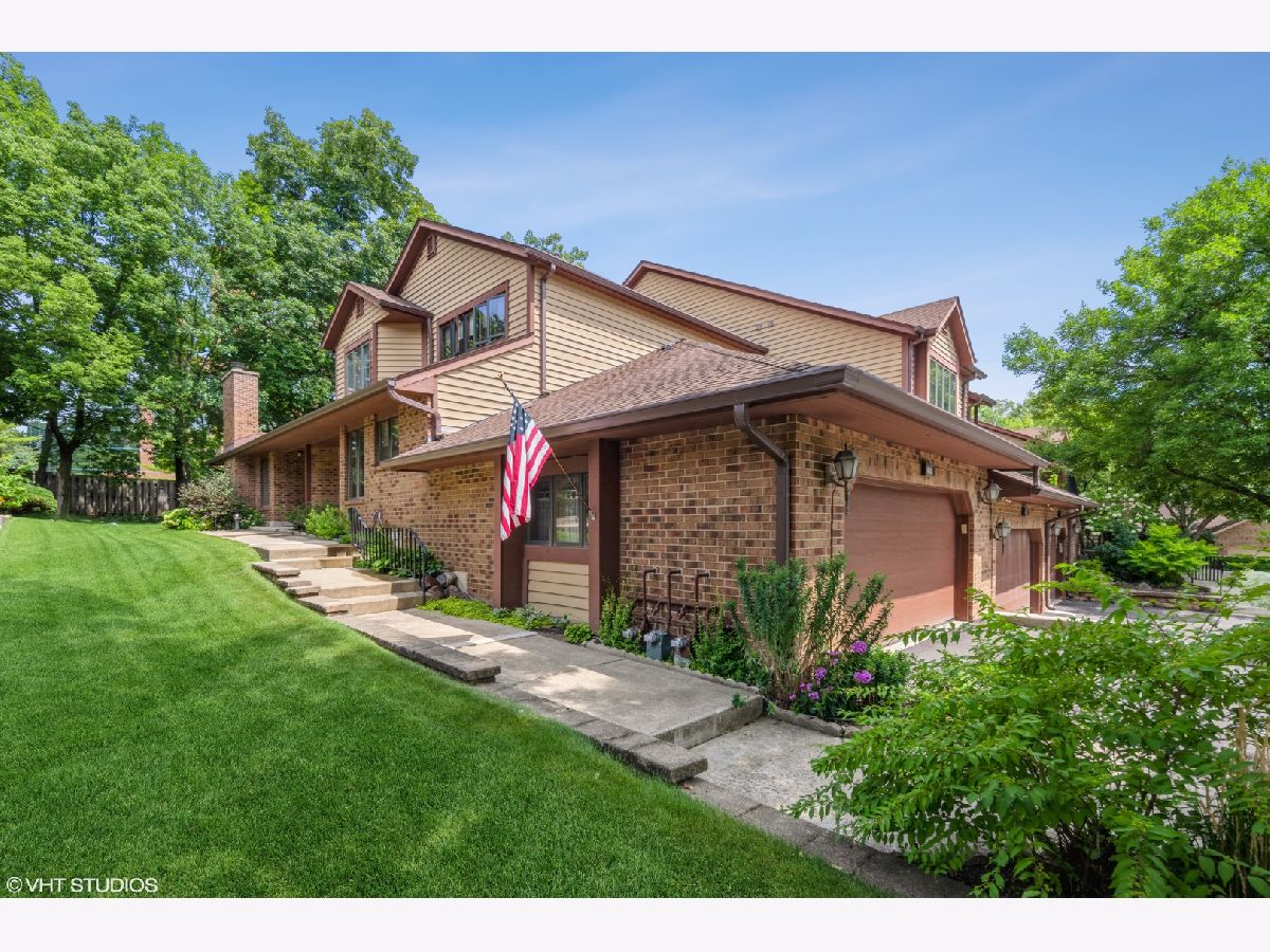 Townhomes Sold Mistwood Downers Grove Illinois, 1032 Braemoor