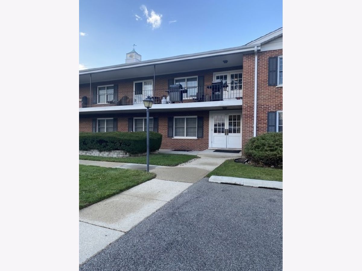 Condominiums Rented Cambridge Court Northbrook Illinois, 2812 Dundee