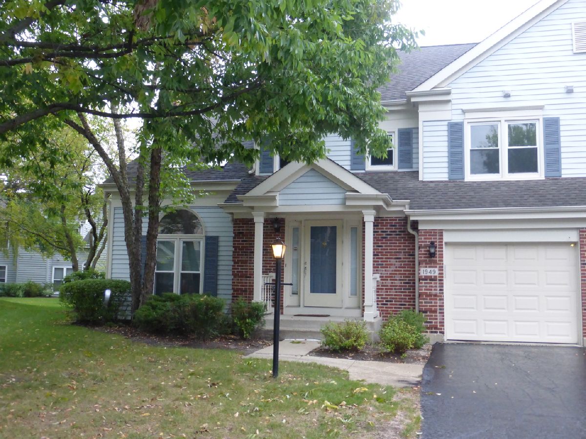 Townhomes & Condos & Homes Rented Lake Arlington Towne Arlington Heights Illinois, 1949 Charter Point