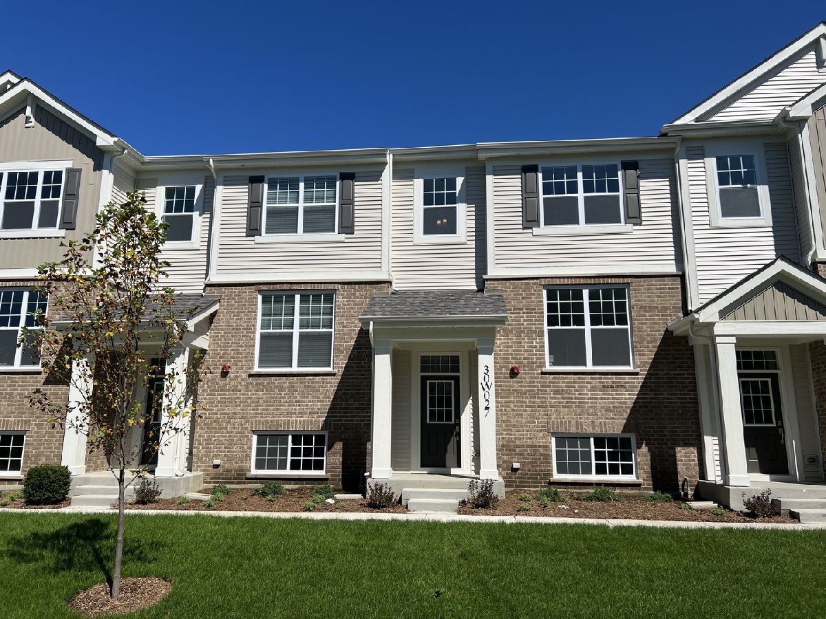 Condos & Townhomes Rented Lexington Trace Warrenville Illinois, 30W027 Brayman