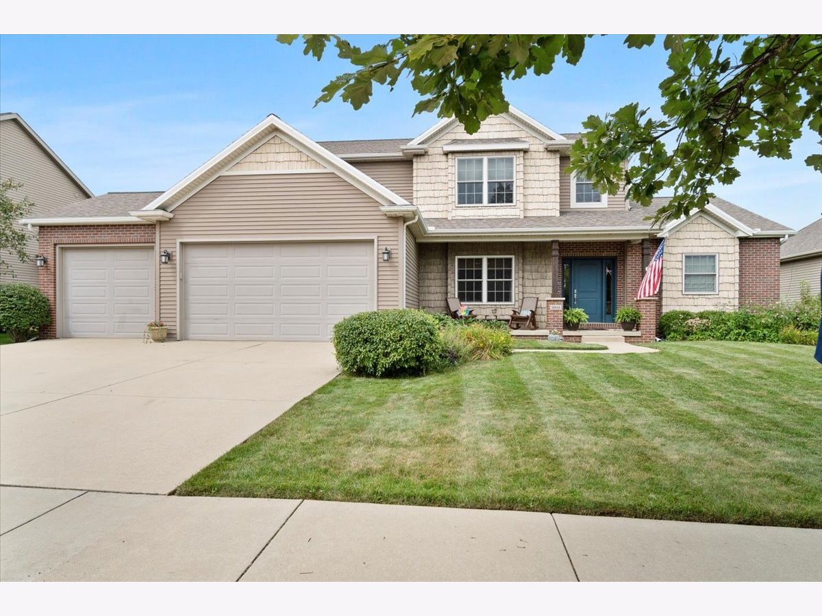 Homes & Condos & Townhomes Sold Eagle View South Bloomington Illinois, 3916 Baywood