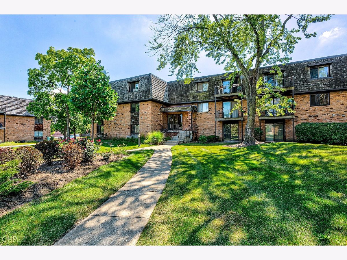 Condominiums Rented Arbors Buffalo Grove Illinois, 10 Oak Creek
