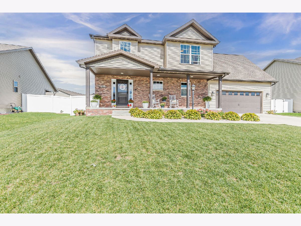 Homes & Condos & Townhomes Sold Prairie Crossing Mahomet Illinois, 2004 Prairie Grass