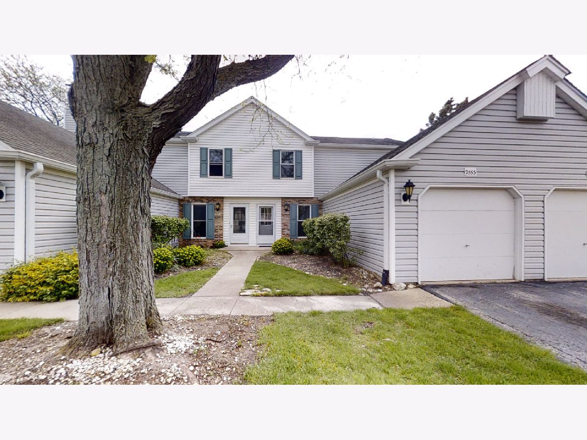 Townhomes Rented Country Oaks Aurora Illinois, 2553 Prairieview