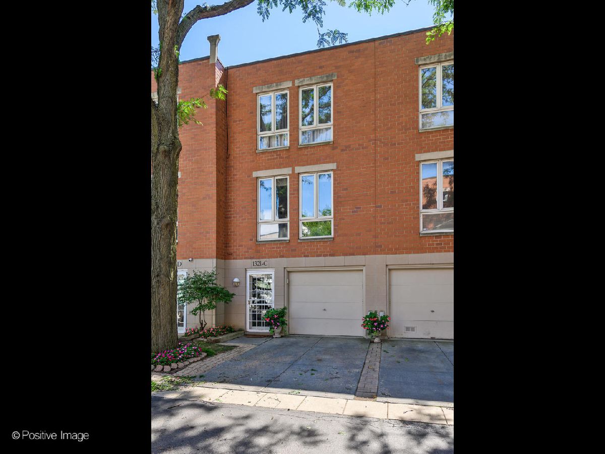 Townhomes Sold Newgate Square Chicago Illinois, 1321 Plymouth