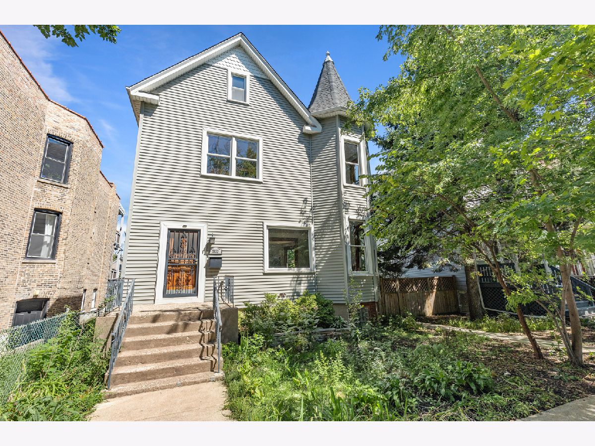 Homes & Condos & Townhomes Sold Logan Boulevard Chicago Illinois, 2633 Central Park
