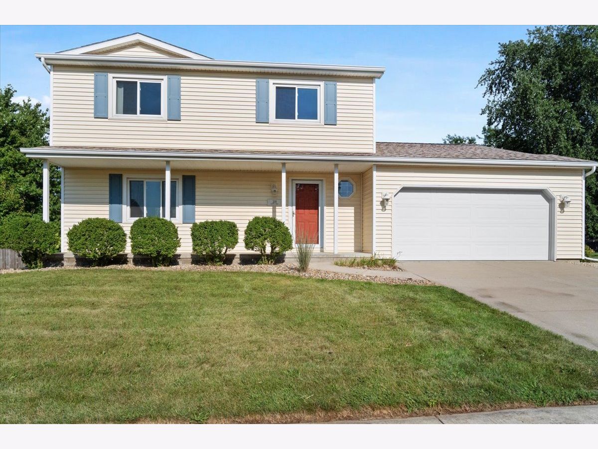 Homes & Condos & Townhomes Sold Laesch Acres Bloomington Illinois, 208 Clover