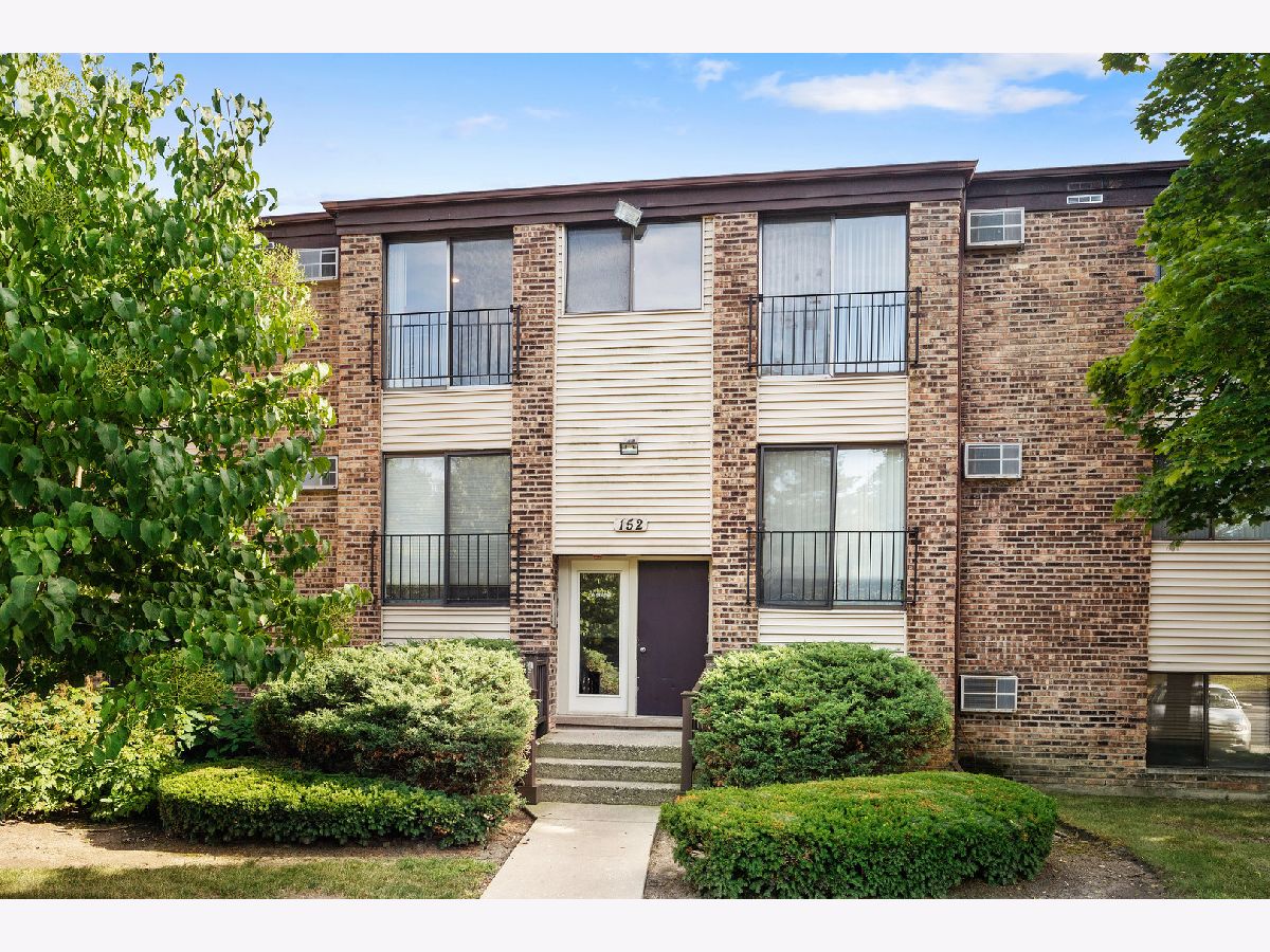 Condominiums Sold Willow Crest Glendale Heights Illinois, 152 Dunteman