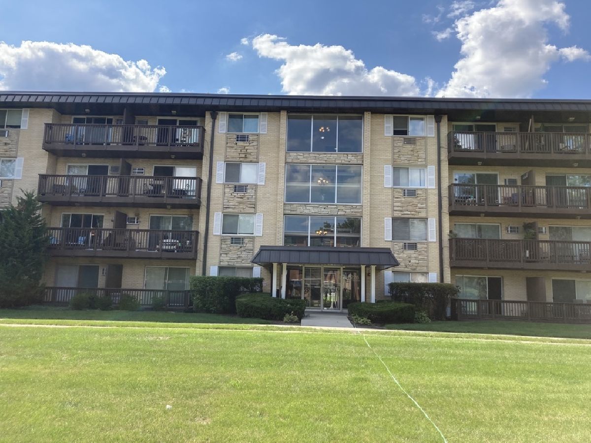 Condominiums & Homes Rented Evergreen Court Arlington Heights Illinois, 2226 Goebbert